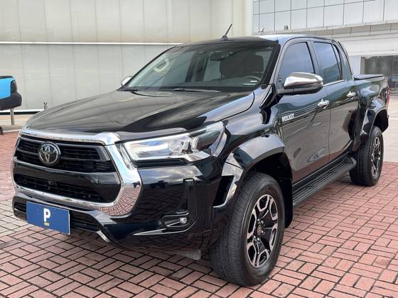 TOYOTA HILUX 2.8 D-4D TURBO DIESEL CD SRX PLUS 4X4 AUTOMÁTICO TOYOTA HILUX 2.8 D-4D TURBO DIESEL CD SRX PLUS 4X4 AUTOMÁTICO